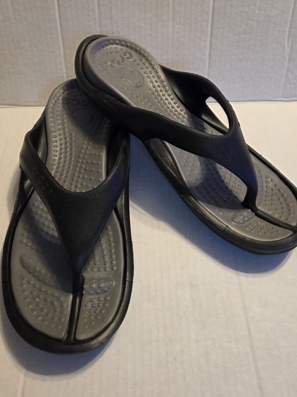 Crocs Men's Black Thong Sandals Size 11